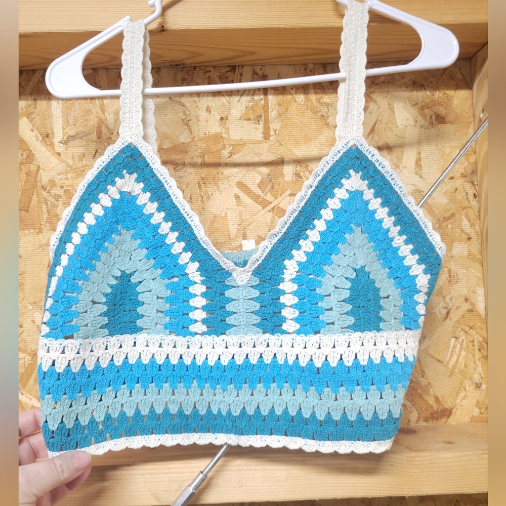 Rebellion‎ Again Blue and White Crochet Crop Top Size Medium